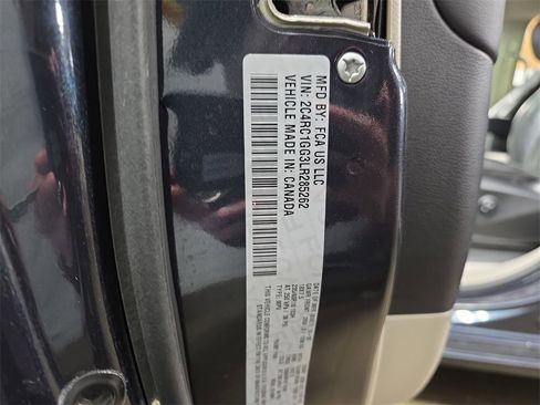 Used 2020 Chrysler Pacifica Limited image 36