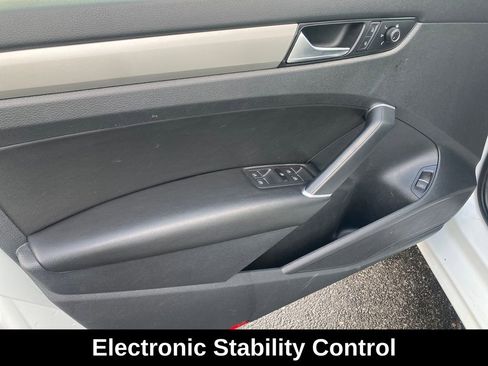 Used 2022 Volkswagen Passat 2.0T SE image 13