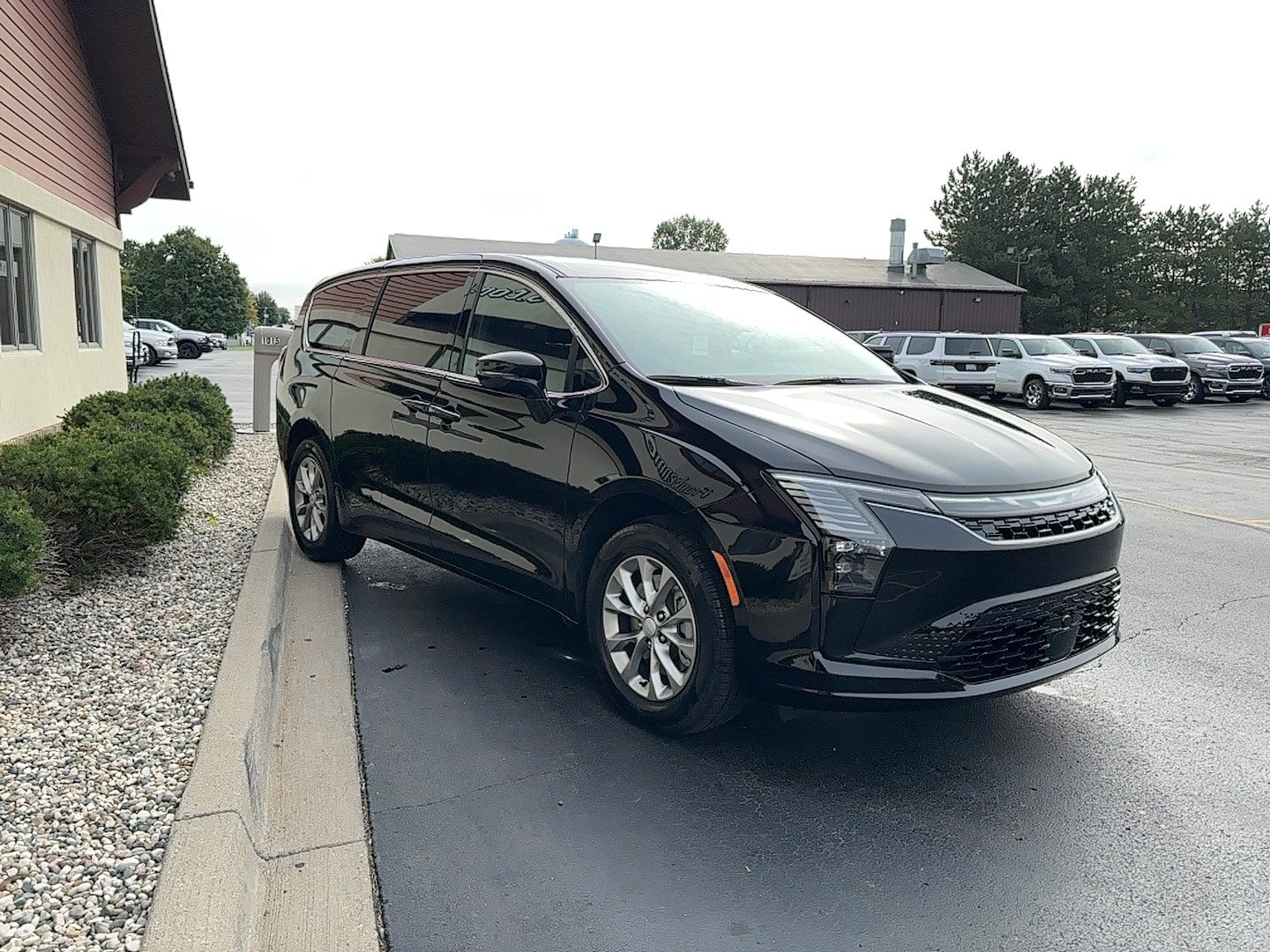 New 2027 Chrysler Pacifica Select AWD/4WD image 4