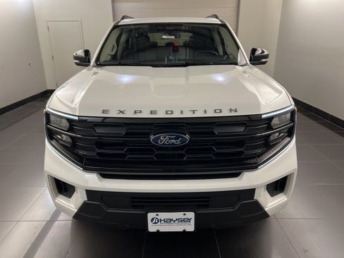New 2025 Ford Expedition Active image 2