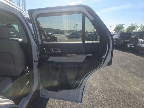 Used 2017 Ford Explorer Platinum AWD/4WD image 24