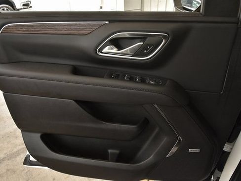 Used 2024 Chevrolet Suburban High Country AWD/4WD image 12