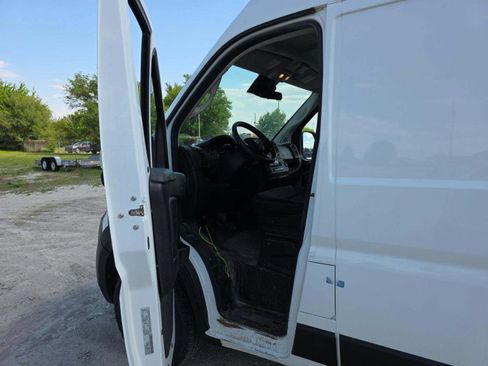 Used 2023 RAM ProMaster 2500 FWD image 6