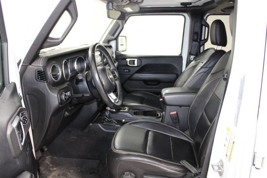 Used 2018 Jeep Wrangler Unlimited Sahara AWD/4WD image 19