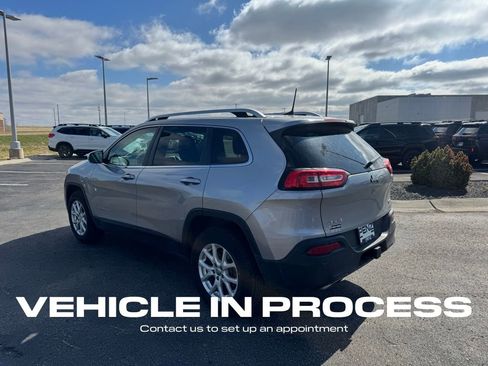 Used 2017 Jeep Cherokee Latitude w/ Safety/Convenience Group image 5