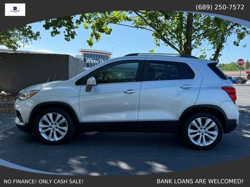 Used 2017 Chevrolet Trax Premier FWD image 8