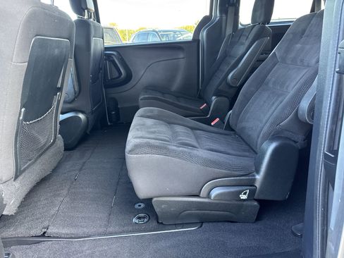Used 2018 Dodge Grand Caravan SE image 23