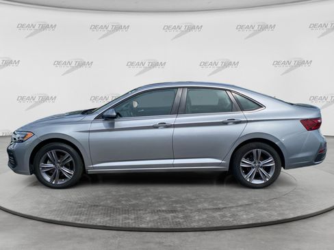 Used 2022 Volkswagen Jetta SE FWD image 4