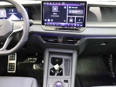 New 2026 Volkswagen Tiguan SE R-Line FWD image 21