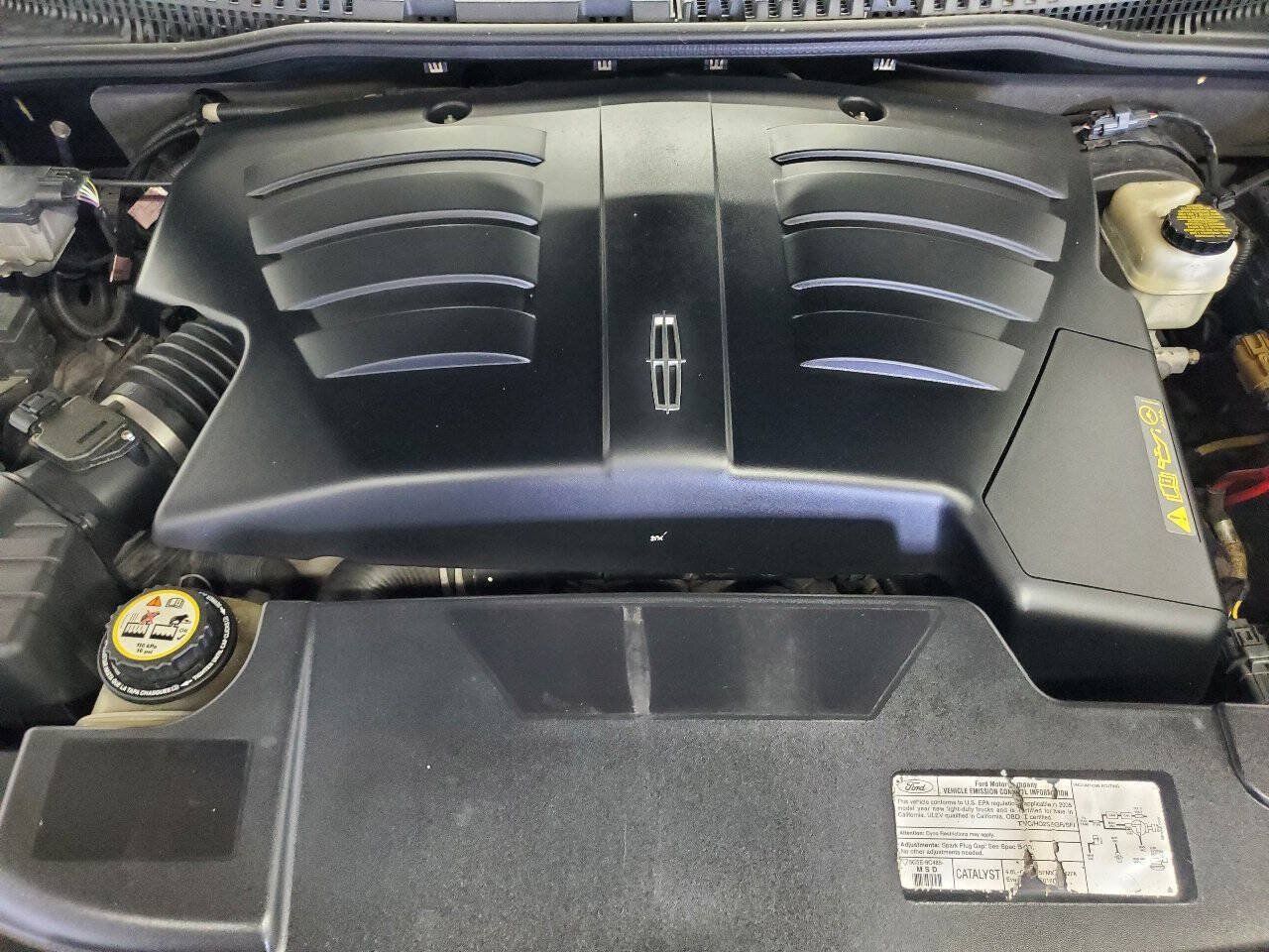 Used 2005 Lincoln Aviator AWD image 4
