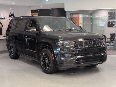 Used 2022 Jeep Grand Wagoneer Series II AWD/4WD image 3