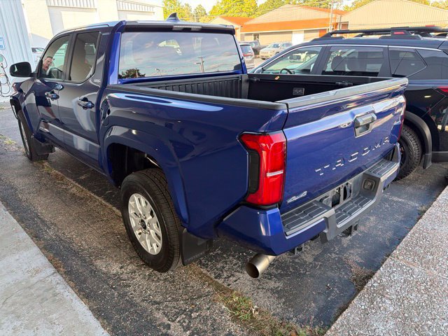 Used 2025 Toyota Tacoma SR5 AWD/4WD image 2