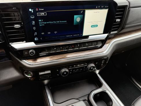 Used 2025 Chevrolet Silverado 1500 LT Trail Boss w/ Convenience Package II image 16