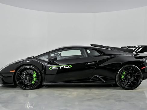 Used 2022 Lamborghini Huracan STO image 8