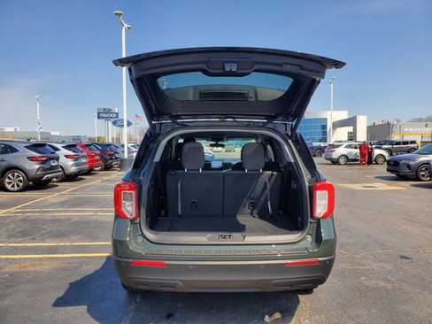 Used 2024 Ford Explorer XLT AWD/4WD image 28