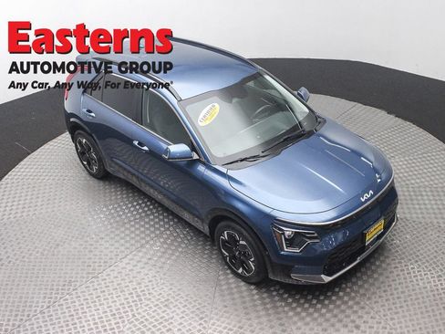 Used 2023 Kia Niro Wind w/ Wind Preserve Package FWD image 3