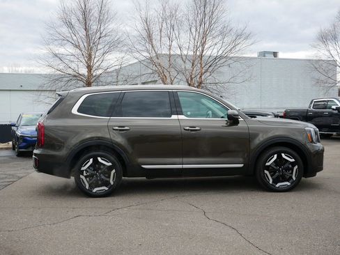 Used 2025 Kia Telluride S image 8