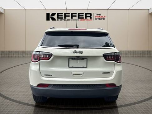 Used 2018 Jeep Compass Latitude FWD image 4