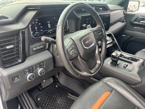 Used 2024 GMC Sierra 1500 AT4 w/ Technology Package AWD/4WD image 17