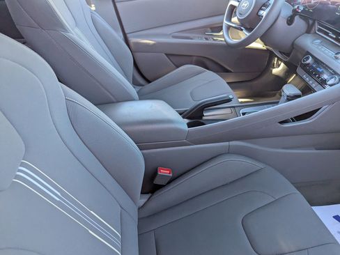Used 2024 Hyundai Elantra SEL image 12
