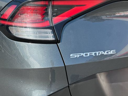 Used 2025 Kia Sportage LX AWD/4WD image 23