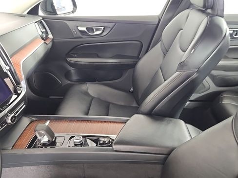 Certified 2022 Volvo S60 B5 Momentum w/ Premium Package image 16
