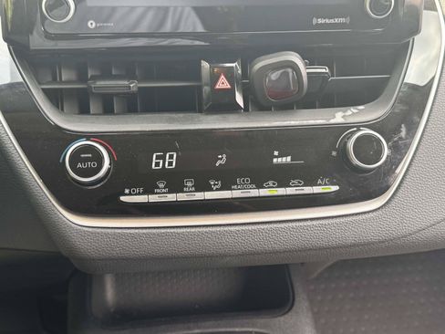 Used 2022 Toyota Corolla LE FWD image 27