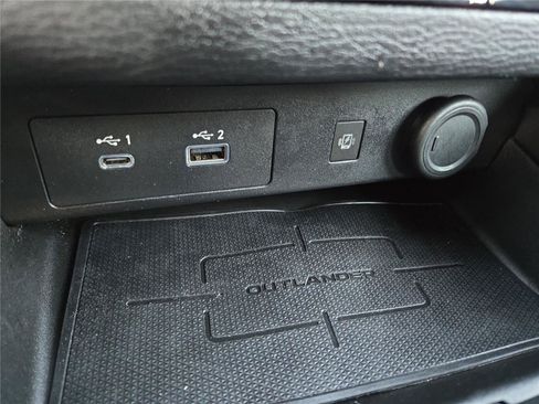 Used 2023 Mitsubishi Outlander SE image 9