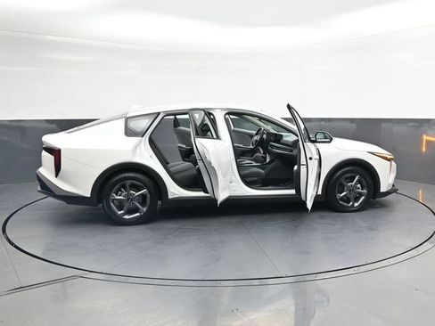 Used 2025 Kia K4 FWD image 42