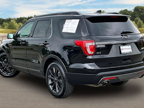 Used 2017 Ford Explorer XLT w/ Equipment Group 202A FWD image 11