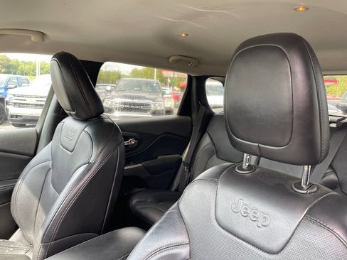 Used 2019 Jeep Cherokee Limited AWD/4WD image 14