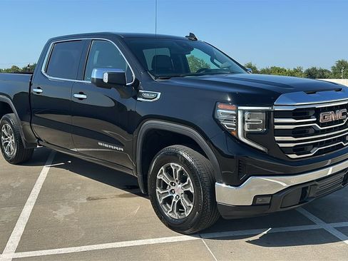 Used 2025 GMC Sierra 1500 SLT AWD/4WD image 16