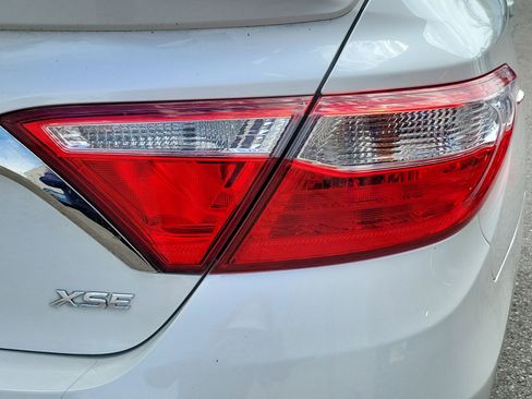 Used 2015 Toyota Camry XSE image 6