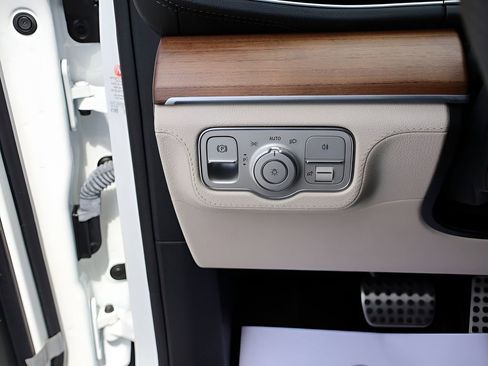 Used 2022 Mercedes-Benz GLS 450 4MATIC image 36