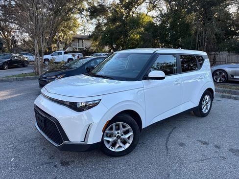 Used 2024 Kia Soul LX w/ Option Group 015 image 2