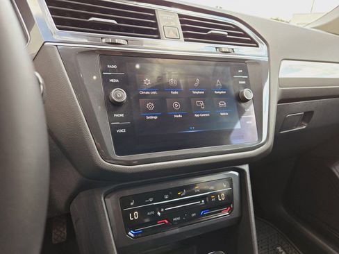 New 2024 Volkswagen Tiguan SE image 13