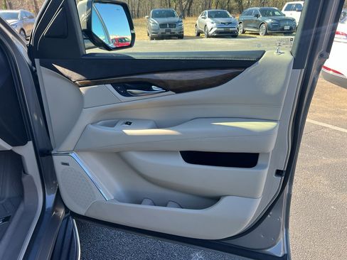 Used 2018 Cadillac Escalade Luxury image 27