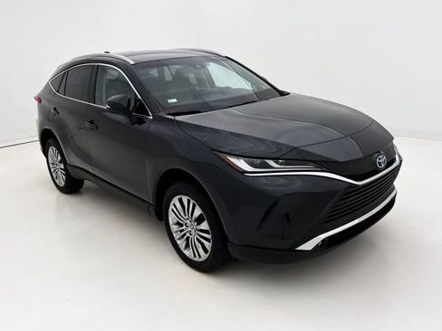 Used 2024 Toyota Venza XLE AWD/4WD image 2