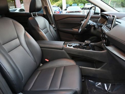 Used 2023 Nissan Rogue SV w/ SV Premium Package image 23