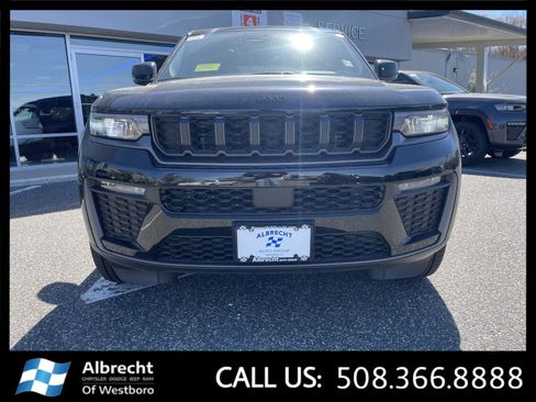 New 2026 Jeep Grand Cherokee Limited w/ Limited Altitude Package AWD/4WD image 8