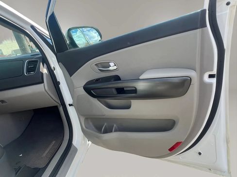 Used 2017 Kia Sedona LX w/ LX Essentials Premium Package FWD image 29