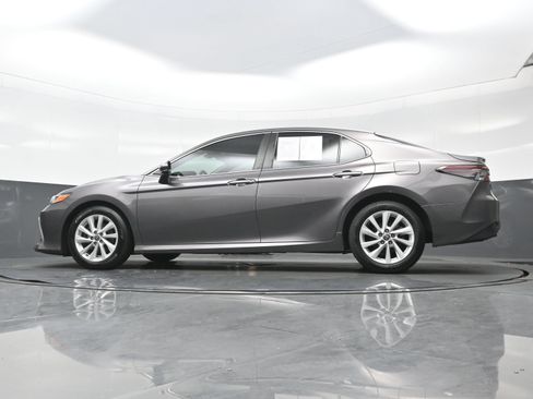 Used 2022 Toyota Camry LE FWD image 27
