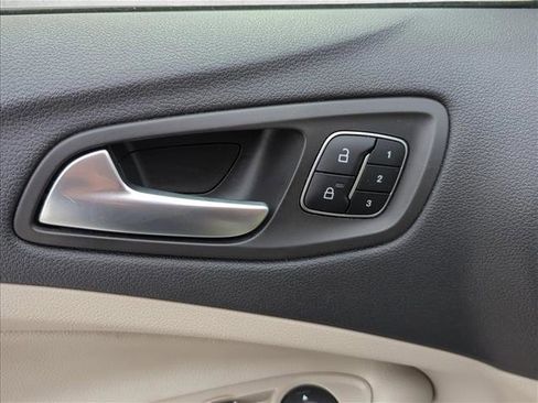 Used 2018 Ford Escape Titanium w/ Ford Safe & Smart Package image 9