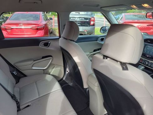 Used 2020 Kia Soul LX FWD image 29