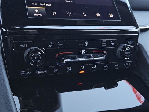 New 2025 Jeep Grand Cherokee Laredo image 21