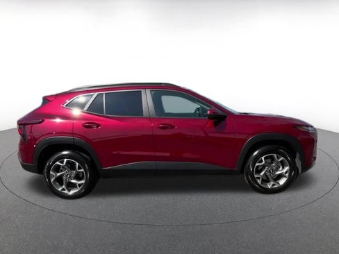 Used 2025 Chevrolet Trax LT FWD image 16