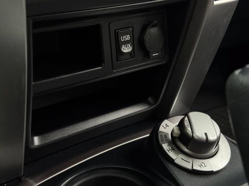 Used 2018 Toyota 4Runner SR5 AWD/4WD image 30