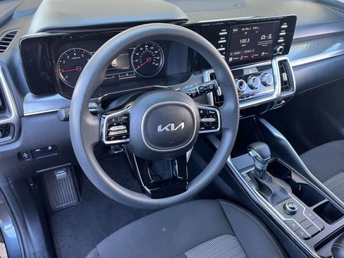 Used 2023 Kia Sorento LX FWD image 35