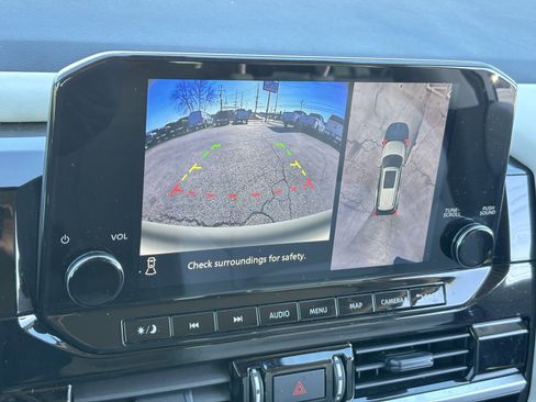 Used 2024 Nissan Pathfinder SL image 6