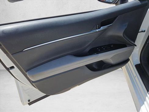 Used 2019 Toyota Camry LE w/ Convenience Package FWD image 13